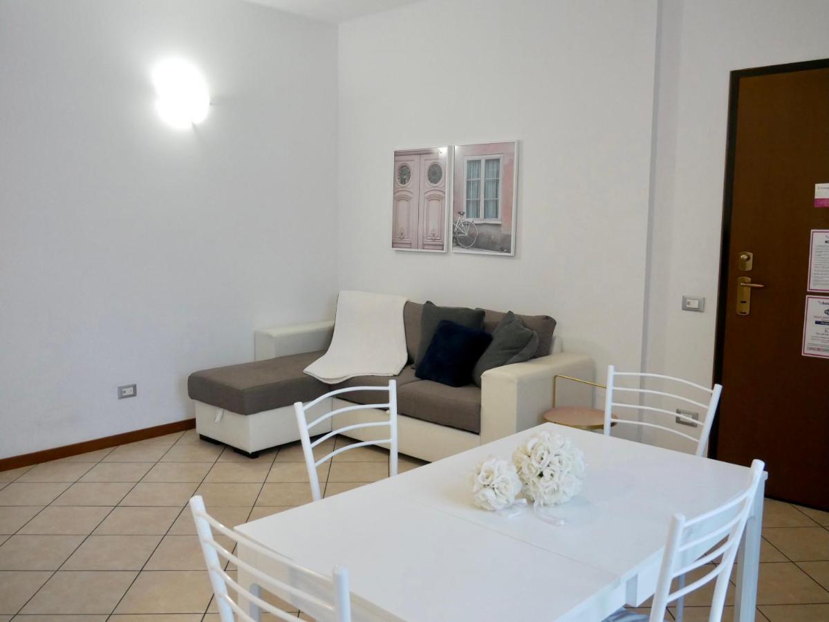 Diadema Pink - Immobili E Soluzioni Rent Apartment Bergamo Ngoại thất bức ảnh